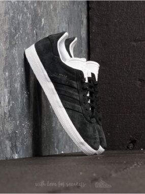 ADIDAS GAZELLE STITCH AND TURN
Core Black/ Core Black/ Ftw White